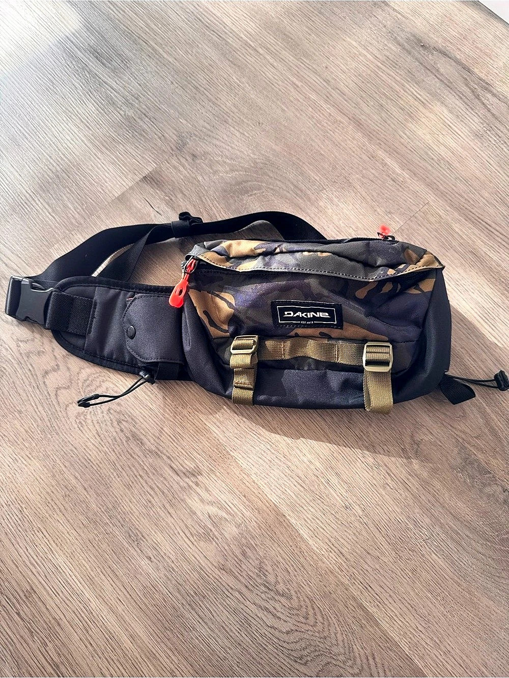 Dakine HOT LAPS HIP PACK 2L - CAMO w/ Orange - MTB / Cycling hip pack